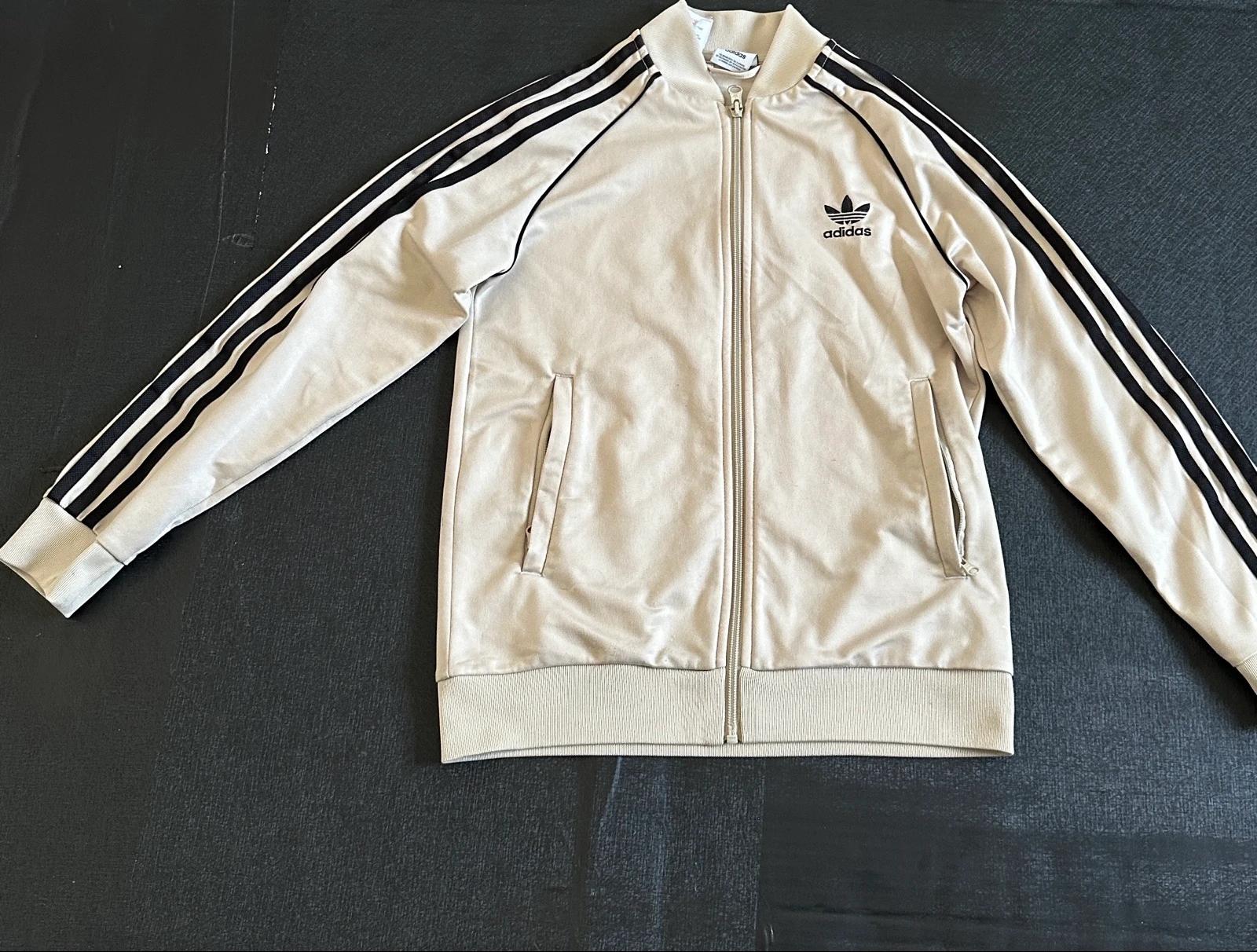 Chaqueta Adidas Originals blanca con 3 bandas negras – Talla S